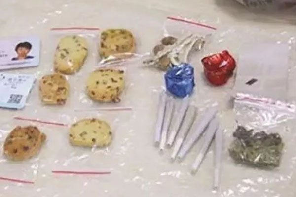 1589594030125824.jpg 曲奇-香烟.jpg